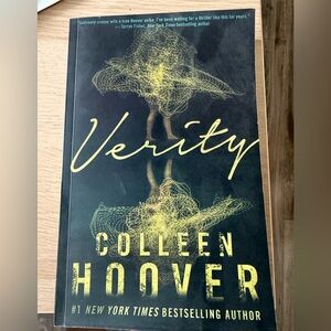 Verity by Colleen Hoover - paper back